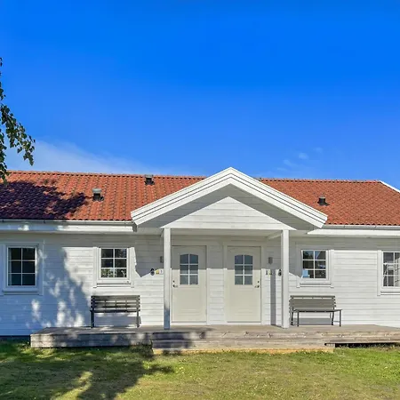 Vakantiehuis 2 Bedroom Cozy In Laeso